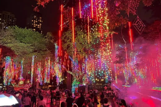 Makati三角公园圣诞灯光秀重新回归！