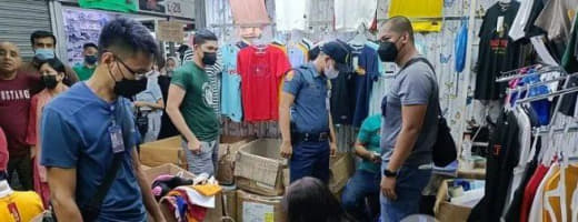 贩售仿牌服饰被捕！菲律宾警方突击莫拉兰多间商铺