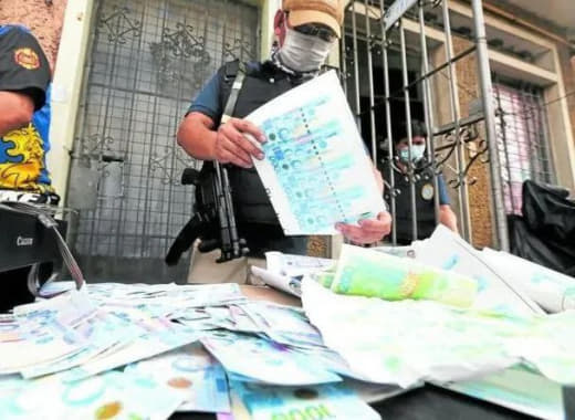 随着圣诞假期的临近，菲律宾国家警察提醒公众警惕假比索钞票。