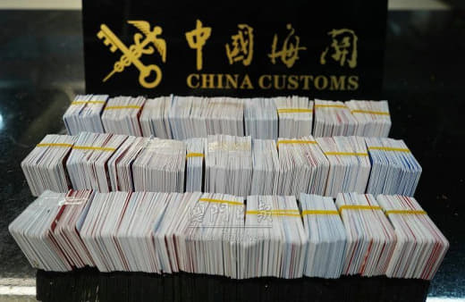 偷带数千张菲律宾电话卡通关，中国女子华某被捕
