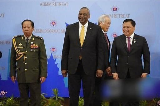 当地时间11月22日，菲律宾与美国国防部长在柬埔寨举行的东盟国防部长非...