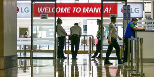 据菲媒ABS-CBN报道，菲律宾尼诺·阿基诺国际机场(NAIA)一号航...