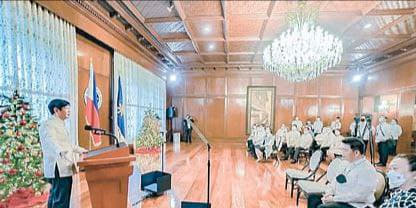 小马科斯总统要求新大使们继续为菲律滨寻找商业和伙伴关系机会。