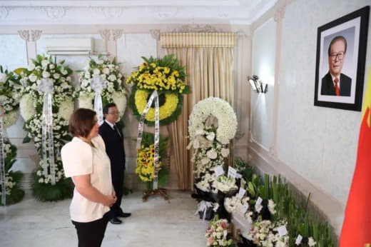 12月5日，菲律宾副总统莎拉·杜特尔特和外长恩里克·马纳罗分别来到中国...