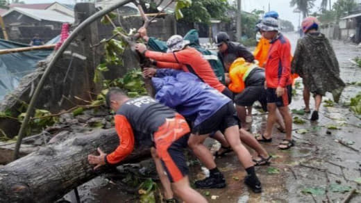 台风“杜苏芮”登陆菲律宾北部已致3死伤逾18万人受灾