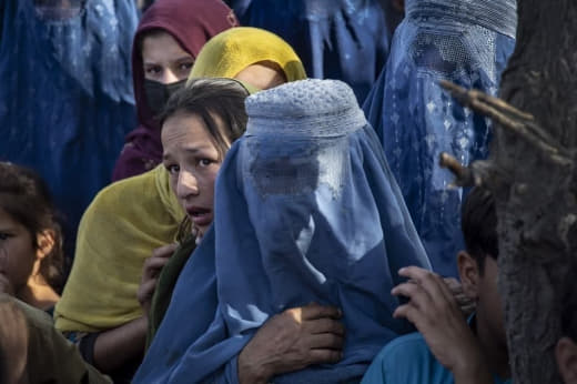 首批阿富汗难民抵达菲律宾