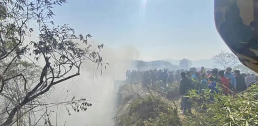 尼泊尔官员17日说，一架搭载72人的尼泊尔客机当天在该国博克拉地区坠毁...