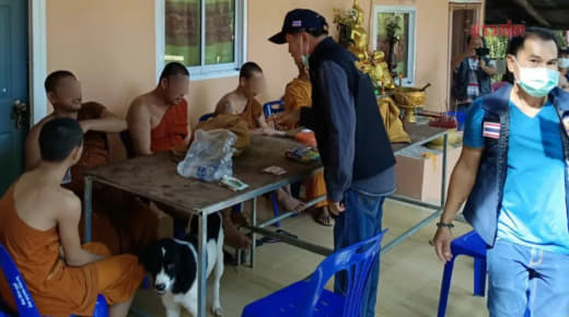 近日，泰国警方得到村民举报，说有假冒的柬埔寨僧侣在泰国行骗，他们拒绝村...