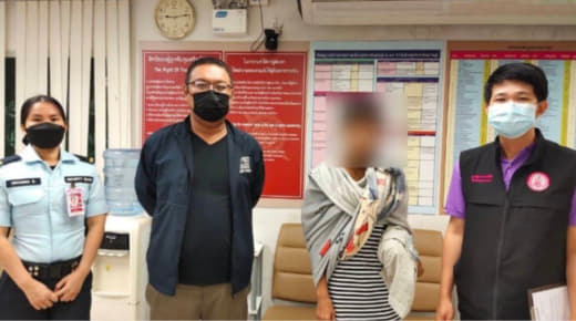 泰国一名女子被发现在曼谷机场“留宿”接近两个月，靠着向乘客乞讨和偷东西...