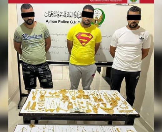 三名阿拉伯男子在阿治曼金店偷走价值超百万的金饰，12小时内被捕