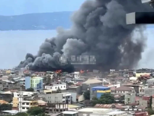 菲律宾达沃市大火烧毁1200栋房屋