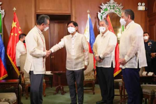 2023年2月28日，菲律宾总统马科斯在马尼拉会见应邀访菲的国务委员兼...