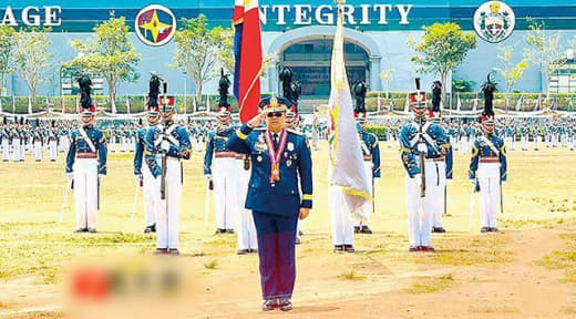 菲律宾军事学院（PMA）周六为即将离任的菲国警总长亚素仁将军举行阅兵式...