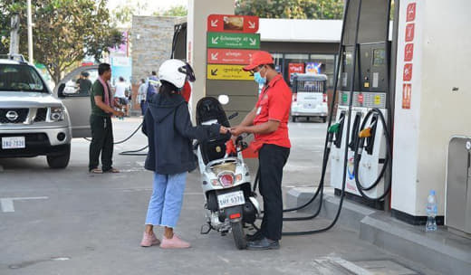 据商业部发布的最新通告得知，5月1日至10日，全国普通汽油售价为每公升...