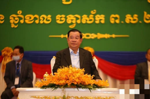 洪森总理3月13日出席高棉新时代学院毕业典礼发表讲话时指出，柬埔寨这个...