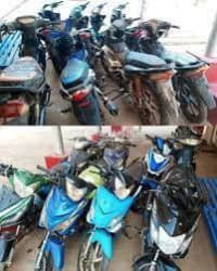 菲律宾掸邦北部皎脉镇上一个抢劫摩托车团伙5人被警方抓捕，还有1人逃脱，...
