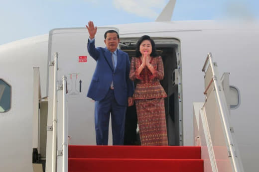 洪森总理和文拉尼夫人9日上午启程前往印尼出席第42届东盟峰会及相关会议...