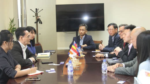 中国香港投资商希望柬埔寨总商会（CCC）在香港开设代表处，柬方表示将考...