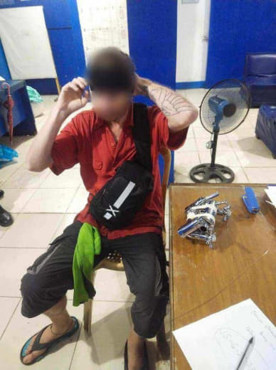 菲律宾宿务市(Cebu)警方近日逮捕涉及偷窃商场五金店水龙头的美国男子...