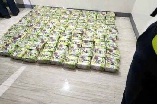 菲律宾警方近日在碧瑶市缉获40亿披索毒品，而提供情报的线人也获得400...