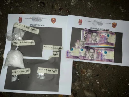 当地时间7月5日，菲律宾警方在马尼拉市王城内(Intramuros)逮...