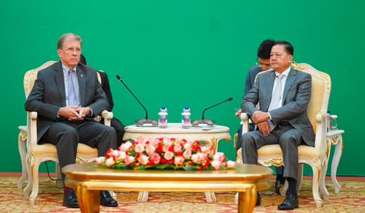 本周二，美国驻柬埔寨大使墨菲与柬埔寨副总理涅沙文会面，双方讨论了关于合...