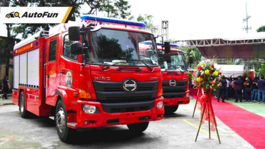 当地时间7月9日，菲律宾内政部(DILG)向消防局(BFP)移交56辆...