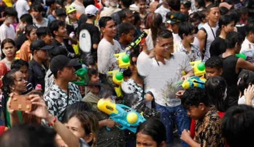 据《高棉时报》消息，7月11日世界人口日到来之际，洪森首相透露，从19...