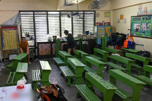当地时间4月24日，菲律宾教育部(DepEd)驳回外界建议公立学校教室...