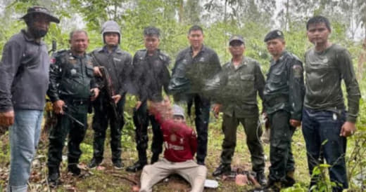 据柬媒报道，一名男子突然闯入位于暹粒省索尼贡县的国际机场偷电线，恰巧被...