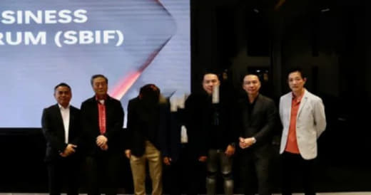 新加坡商业投资论坛（SBIF）于7月29日晚上在金边钻石岛展会中心举行...