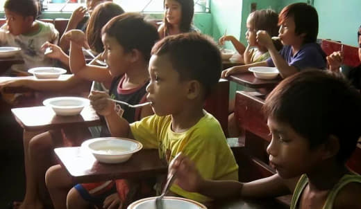 世界卫生组织的一项研究显示，74%的13-15岁菲律宾少年每天吃的蔬菜...
