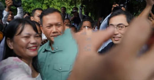 8月5日，柬埔寨人民党宣布接受第7届全国大选的正式结果，并支持洪马内上...