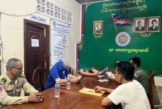 据柬媒消息，柬埔寨暹粒省警方依法逮捕2名犯罪嫌疑人，他们涉嫌以投资买卖...