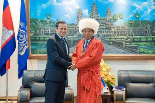土库曼斯坦驻柬大使穆罕默德尼亚兹·马沙洛夫14日表示，该国有意成为第一...