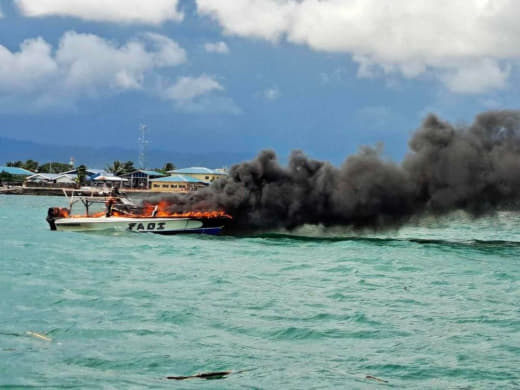 菲律宾海岸警卫队(PCG)表示，周四下午，一艘快艇在三宝颜市(Zamb...