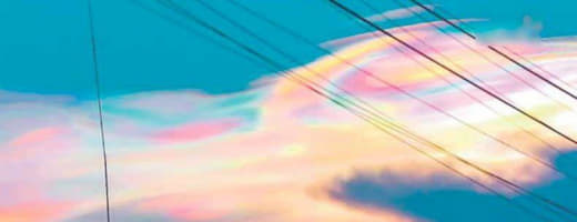 菲律宾一位摄影师日前在前往描戈律市的途中拍摄到了一张“彩虹云”的照片。