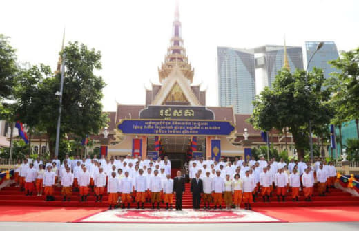 柬埔寨第七届国会首次会议通过了新议员名单，125位新国会议员将于今（2...