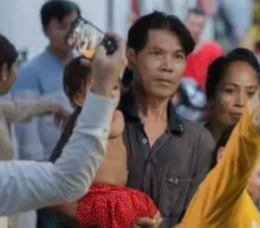 据柬媒消息，8月24日，柬埔寨劳工部新任部长兴索正式上任的第二天，前往...