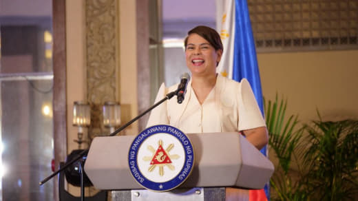 当地时间8月28日，菲律宾纪念国家英雄日之际，副总统兼教育部长萨拉·杜...
