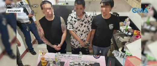 三中国人非法持枪并吸毒被捕