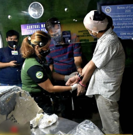 利比里亚公民企图携带8公斤毒品入境菲律宾被捕