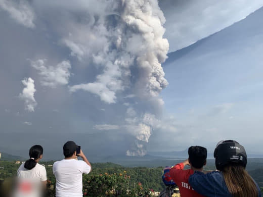 周二，菲律宾火山与地震研究所（Phivolcs）将马容火山的警戒级别升...