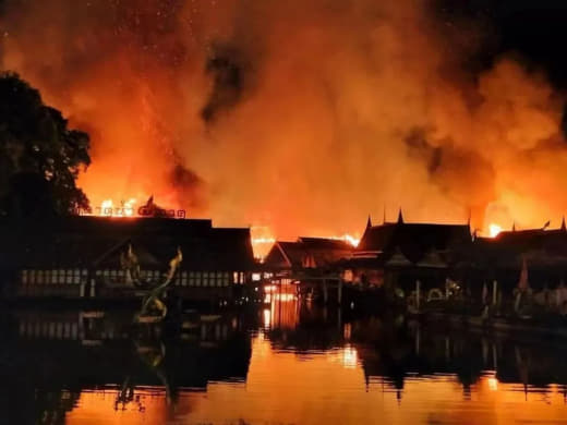 昨夜的泰国华人朋友圈，被一场大火刷屏。