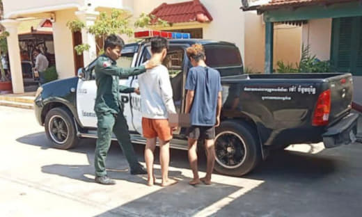据柬媒6月16日报道，近日贡布省警方逮捕2名频繁抢劫外国人财产的惯犯。...
