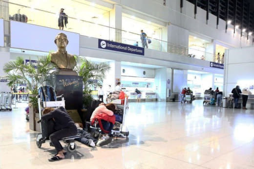 马尼拉国际机场联盟坚定地坚持与政府达成25年特许权的提议，称这将确保降...