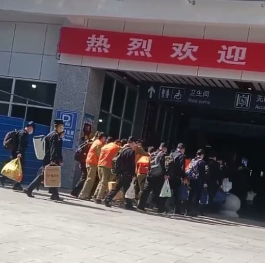 临沧市临沧站，电信诈骗，抓了差不多两千多人，三十多台车