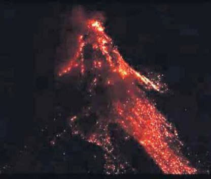 菲律宾国家减灾管理委员会（NDRRMC）周四称：由于马荣火山继续喷出火...