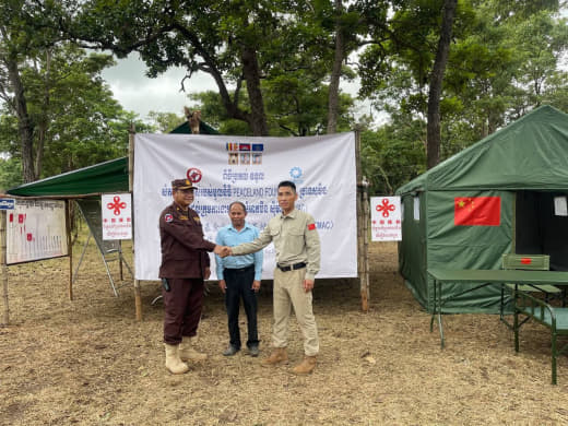 9月18日上午，中国平澜公益基金会和柬埔寨排雷行动中心（CMAC）在暹...