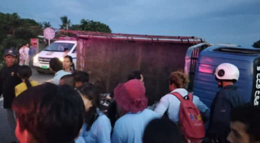 柬埔寨一工人车翻车，致1死40多人受伤